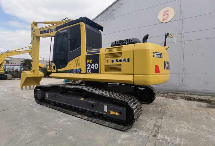 Japan original Komatsu PC240lc-8 digger, medium size hydraulic excavator PC200 PC210 PC220 PC240 for sale - Kāpurķēžu ekskavators: foto 3 Japan original Komatsu PC240lc-8 digger, medium size hydraulic excavator PC200 PC210 PC220 PC240 for sale - Kāpurķēžu ekskavators: foto 3