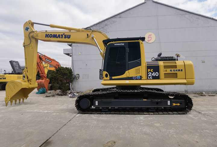 Japan original Used second hand excavator Komatsu PC240LC-8 hydraulic excavator digger for sale - Kāpurķēžu ekskavators: foto 5 Japan original Used second hand excavator Komatsu PC240LC-8 hydraulic excavator digger for sale - Kāpurķēžu ekskavators: foto 5