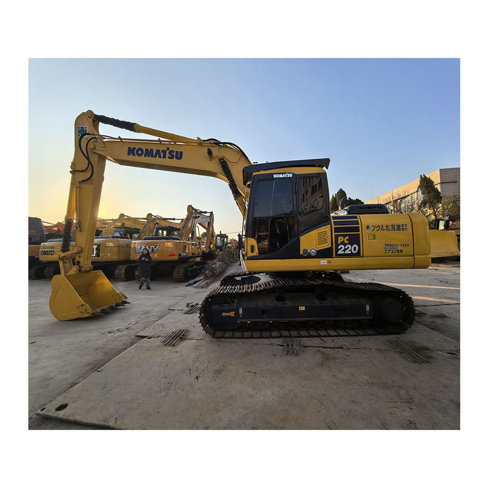 Komatsu PC220-7 - Kāpurķēžu ekskavators: foto 1 Komatsu PC220-7 - Kāpurķēžu ekskavators: foto 1