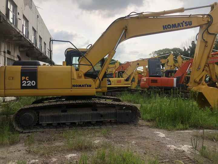 Komatsu PC220-7 - Kāpurķēžu ekskavators: foto 4 Komatsu PC220-7 - Kāpurķēžu ekskavators: foto 4