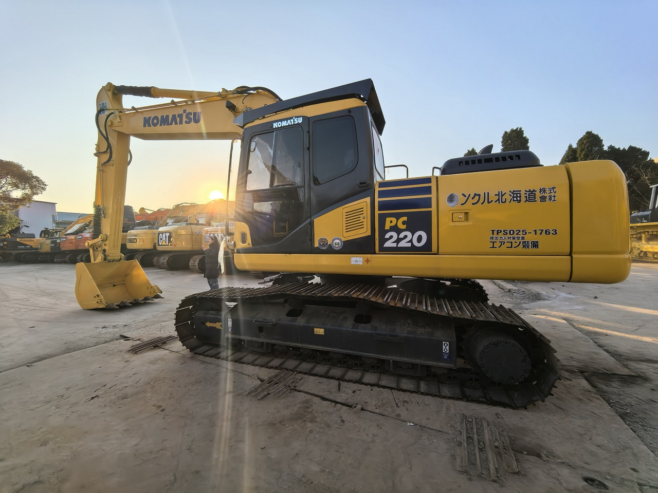 Komatsu PC220-7 - Kāpurķēžu ekskavators: foto 4 Komatsu PC220-7 - Kāpurķēžu ekskavators: foto 4