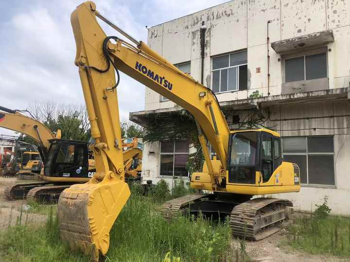 Komatsu PC220-7 - Kāpurķēžu ekskavators: foto 3 Komatsu PC220-7 - Kāpurķēžu ekskavators: foto 3