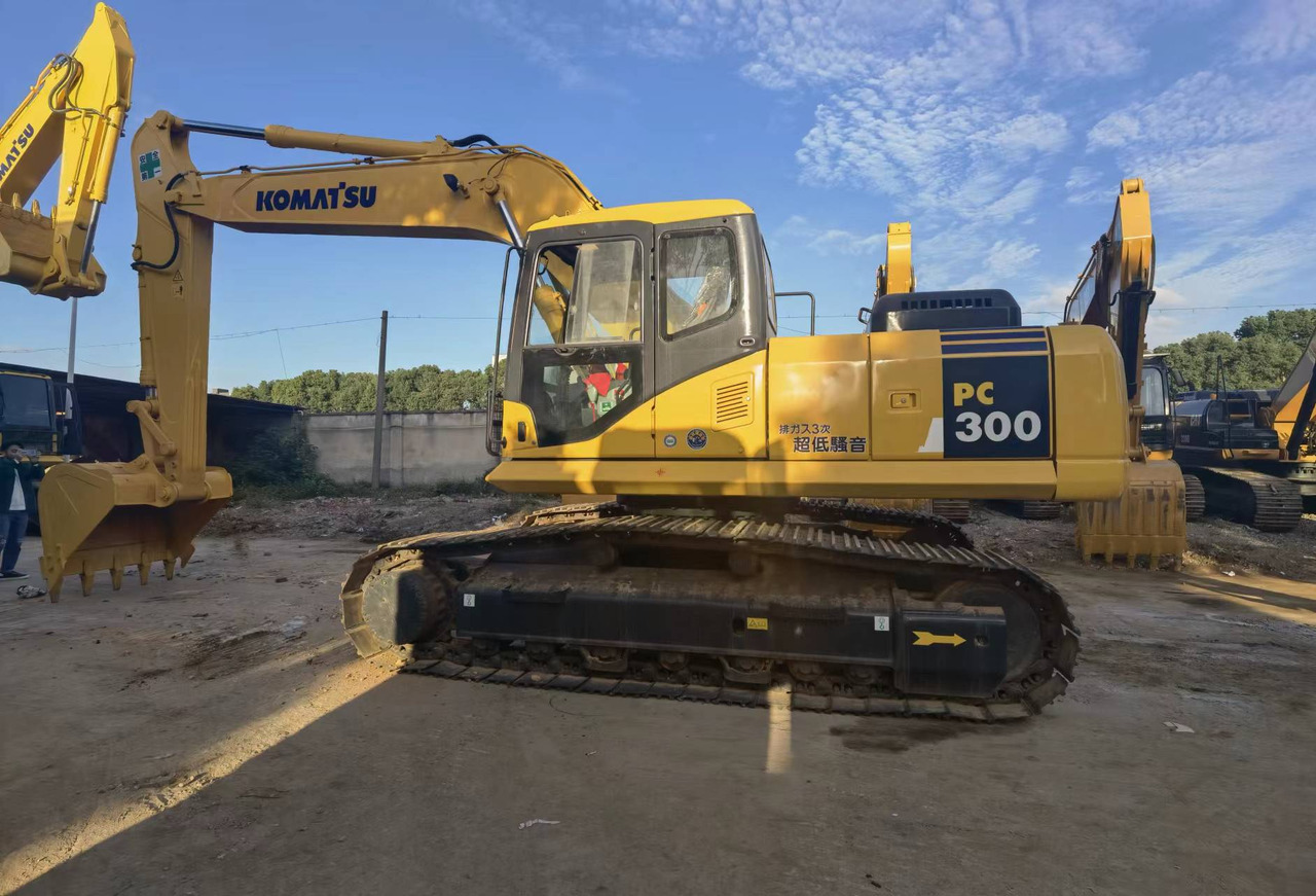 Komatsu PC300-7 Excavator - Kāpurķēžu ekskavators: foto 2 Komatsu PC300-7 Excavator - Kāpurķēžu ekskavators: foto 2