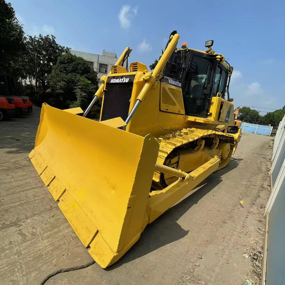 Komatsu d65 crawler bulldozer - Buldozers: foto 3 Komatsu d65 crawler bulldozer - Buldozers: foto 3