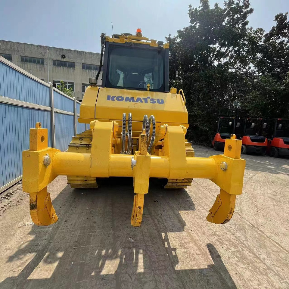 Komatsu d65 crawler bulldozer - Buldozers: foto 4 Komatsu d65 crawler bulldozer - Buldozers: foto 4