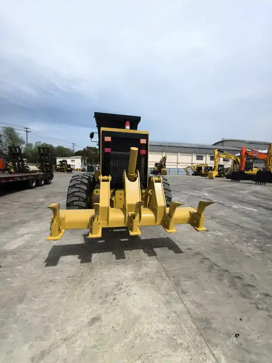 Original Cat Motor Grader 140k used CAT Grader 140h with good working for sale - Greiders: foto 3 Original Cat Motor Grader 140k used CAT Grader 140h with good working for sale - Greiders: foto 3