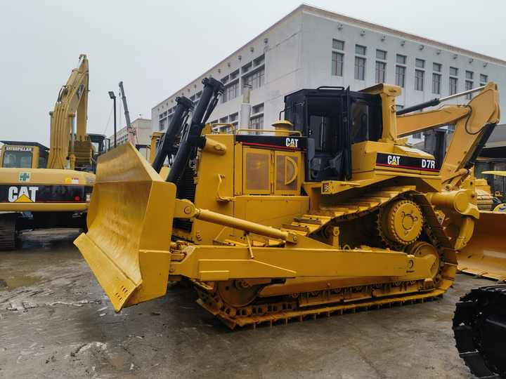 Original Japan Bulldozer Caterpillar D7R Cat D7R/Used CAT Bulldozer D6 D7 D7R D7G for sale - Buldozers: foto 3 Original Japan Bulldozer Caterpillar D7R Cat D7R/Used CAT Bulldozer D6 D7 D7R D7G for sale - Buldozers: foto 3