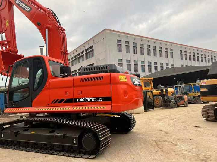Original Korea Doosan Used Excavator 30 Ton Doosan DX300LC Crawler Excavator For Sale - Kāpurķēžu ekskavators: foto 5 Original Korea Doosan Used Excavator 30 Ton Doosan DX300LC Crawler Excavator For Sale - Kāpurķēžu ekskavators: foto 5