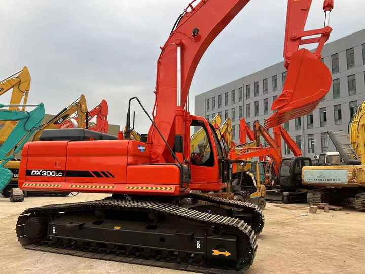 Original Korea Doosan Used Excavator 30 Ton Doosan DX300LC Crawler Excavator For Sale - Kāpurķēžu ekskavators: foto 3 Original Korea Doosan Used Excavator 30 Ton Doosan DX300LC Crawler Excavator For Sale - Kāpurķēžu ekskavators: foto 3