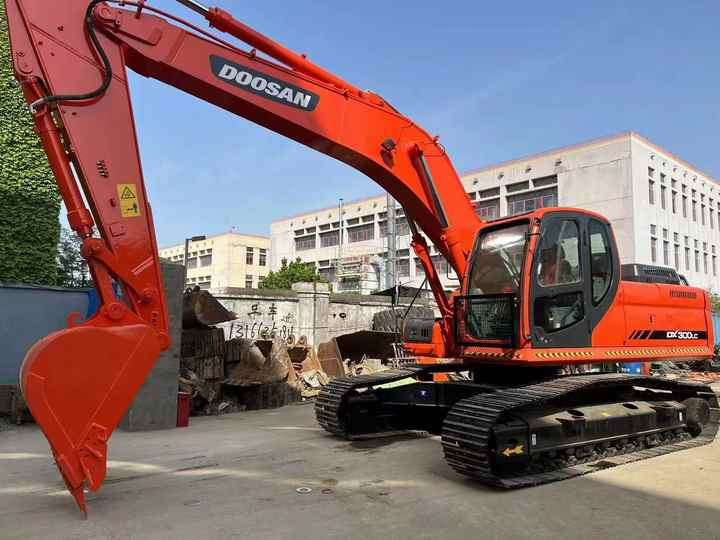 Original Korea Doosan Used Excavator 30 Ton Doosan DX300LC Crawler Excavator For Sale - Kāpurķēžu ekskavators: foto 2 Original Korea Doosan Used Excavator 30 Ton Doosan DX300LC Crawler Excavator For Sale - Kāpurķēžu ekskavators: foto 2