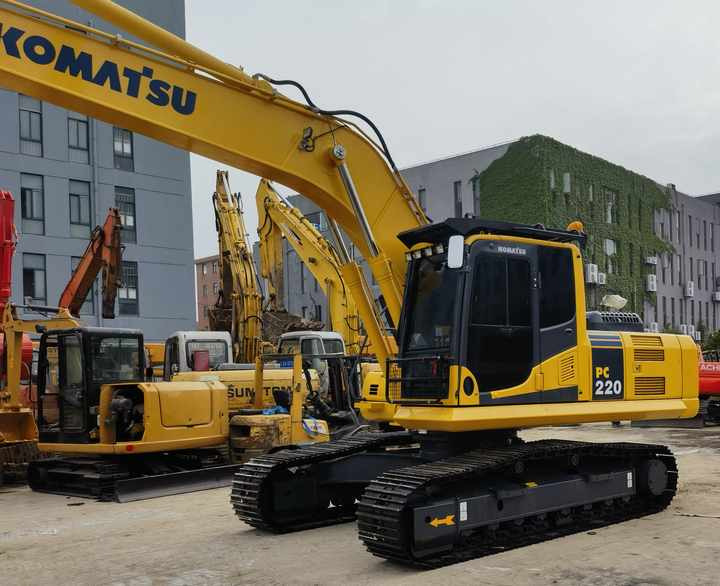 Second Hand Komatsu excavating machinery PC220-8 Komatsu used excavator PC220-8 crawler excavator in stock - Kāpurķēžu ekskavators: foto 3 Second Hand Komatsu excavating machinery PC220-8 Komatsu used excavator PC220-8 crawler excavator in stock - Kāpurķēžu ekskavators: foto 3