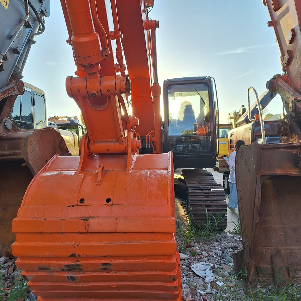 Second hand Hitachi ZX210 excavator - Ekskavators: foto 4 Second hand Hitachi ZX210 excavator - Ekskavators: foto 4