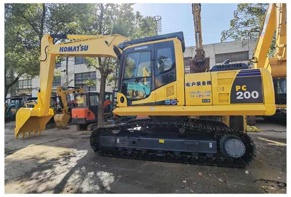 Secondhand komatsu pc220-8 excavator low price high quality Japan Komatsu Excavator PC220-8 for sale - Kāpurķēžu ekskavators: foto 1 Secondhand komatsu pc220-8 excavator low price high quality Japan Komatsu Excavator PC220-8 for sale - Kāpurķēžu ekskavators: foto 1