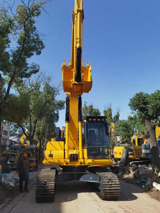 Kāpurķēžu ekskavators Secondhand komatsu  pc220-8 excavator low price high quality Japan Komatsu Excavator PC220-8 for sale: foto 6