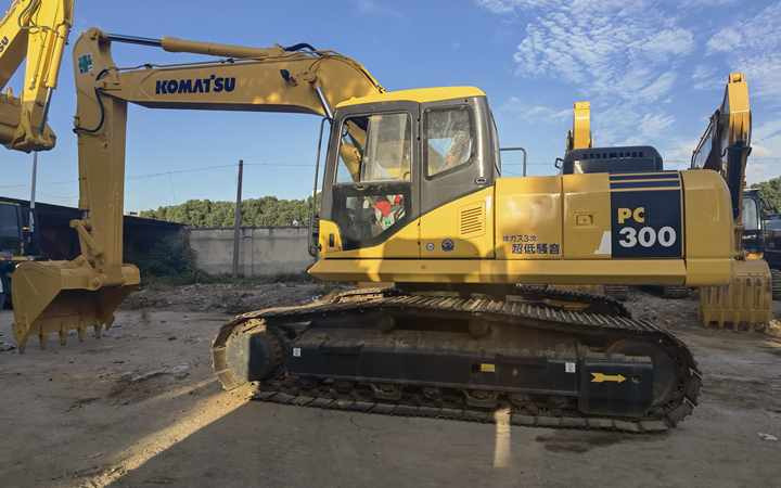 Used Original Japan Second Hand Komatsu PC300-7 Digger 30 ton Excavator Machine for sale - Kāpurķēžu ekskavators: foto 4 Used Original Japan Second Hand Komatsu PC300-7 Digger 30 ton Excavator Machine for sale - Kāpurķēžu ekskavators: foto 4