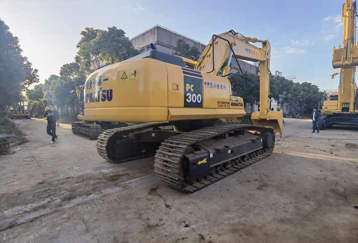 Used Original Japan Second Hand Komatsu PC300-7 Digger 30 ton Excavator Machine for sale - Kāpurķēžu ekskavators: foto 5 Used Original Japan Second Hand Komatsu PC300-7 Digger 30 ton Excavator Machine for sale - Kāpurķēžu ekskavators: foto 5
