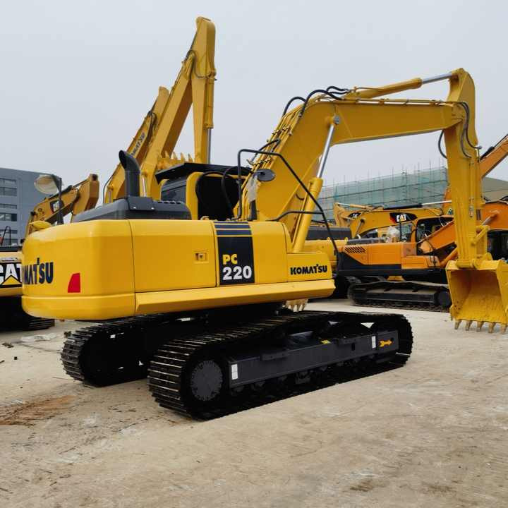 Used Original Japanese KOMATSU PC220-8 used excavator for sale in shanghai yard - Kāpurķēžu ekskavators: foto 4 Used Original Japanese KOMATSU PC220-8 used excavator for sale in shanghai yard - Kāpurķēžu ekskavators: foto 4