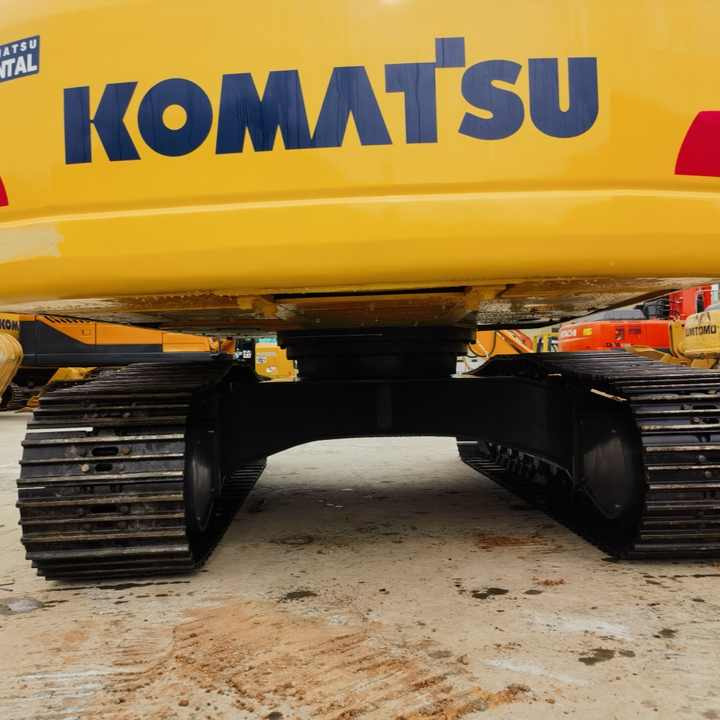 Used Original Japanese KOMATSU PC220-8 used excavator for sale in shanghai yard - Kāpurķēžu ekskavators: foto 5 Used Original Japanese KOMATSU PC220-8 used excavator for sale in shanghai yard - Kāpurķēžu ekskavators: foto 5