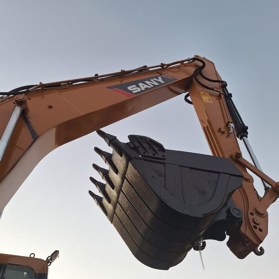 Used SANY 215c Excavator - Kāpurķēžu ekskavators: foto 3 Used SANY 215c Excavator - Kāpurķēžu ekskavators: foto 3