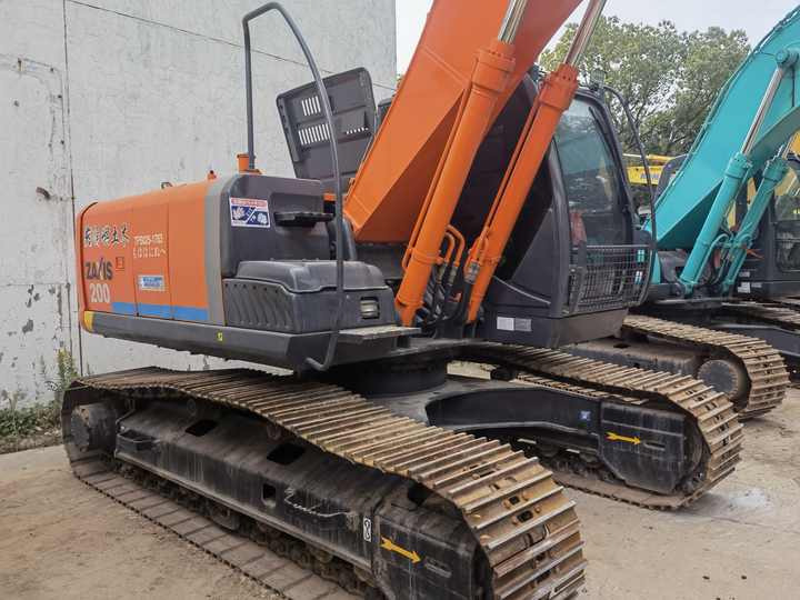 Used excavator Hitachi 20 ton original Japan Hitachi ZX200-3 ZX200-5G EX200-5 ZX240 Excavator FOR SALE - Ekskavators: foto 4 Used excavator Hitachi 20 ton original Japan Hitachi ZX200-3 ZX200-5G EX200-5 ZX240 Excavator FOR SALE - Ekskavators: foto 4
