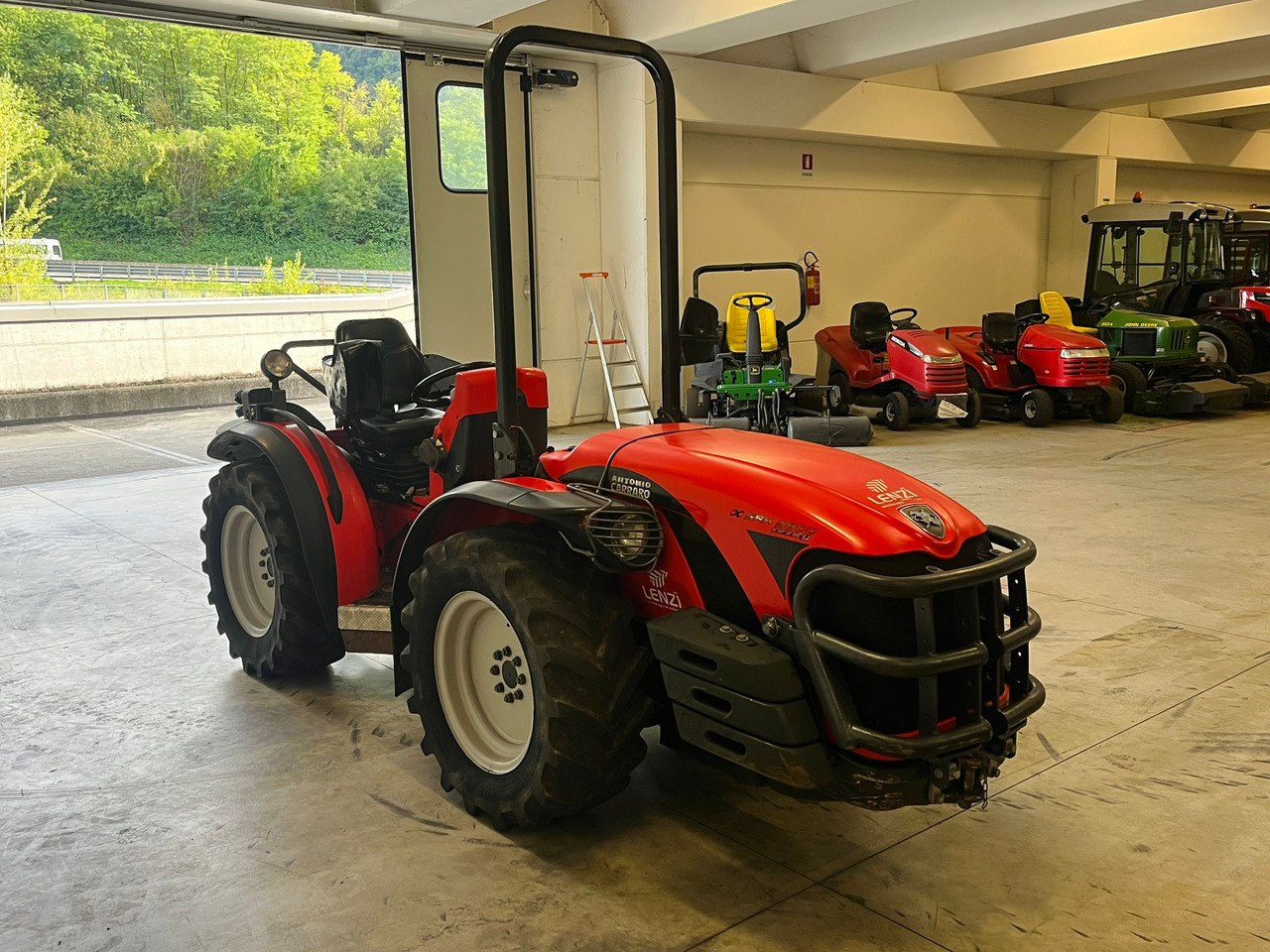 ANTONIO CARRARO SRH 9800 - Traktors: foto 3 ANTONIO CARRARO SRH 9800 - Traktors: foto 3