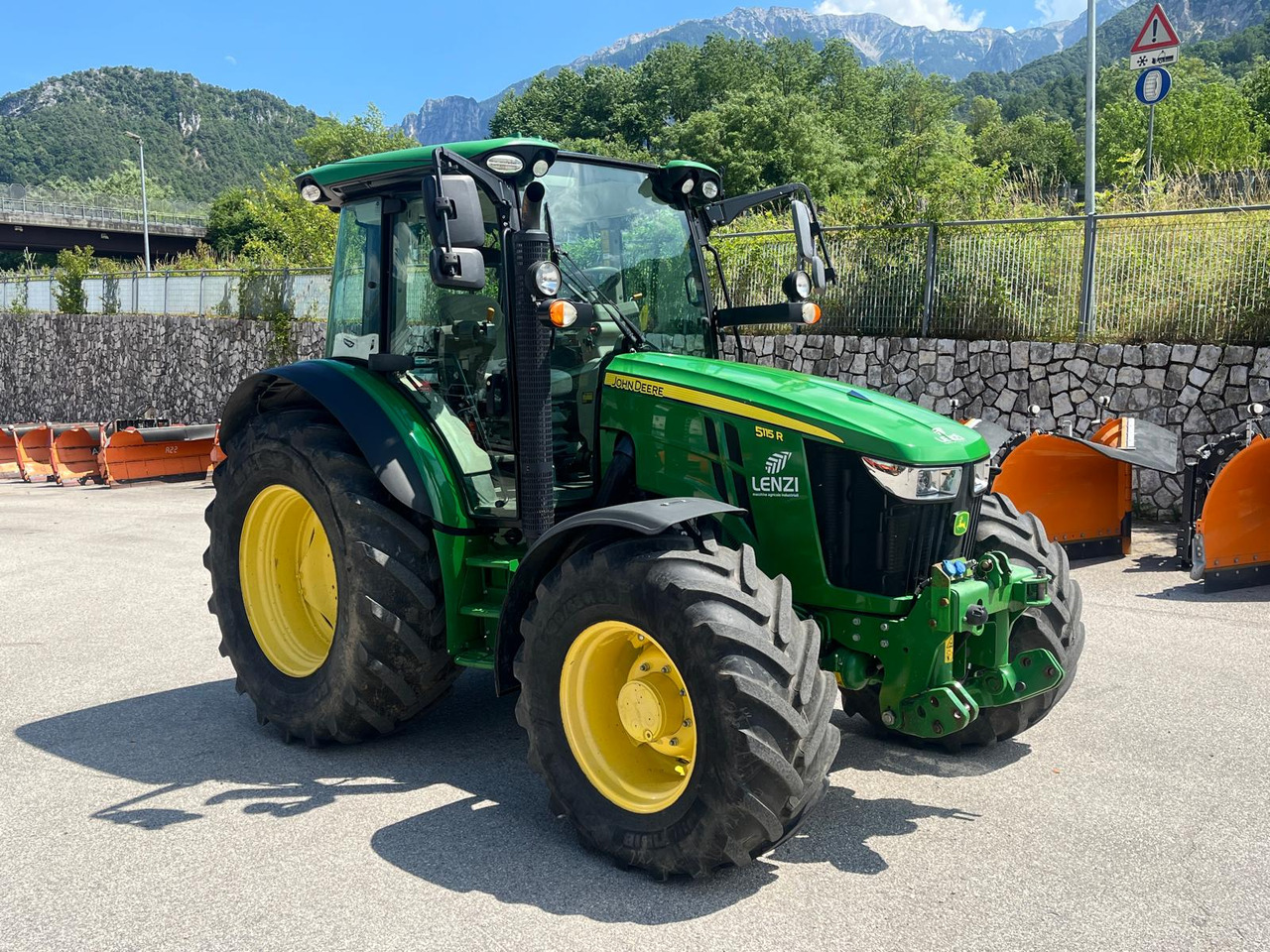 JOHN DEERE 5115R - Traktors: foto 4 JOHN DEERE 5115R - Traktors: foto 4