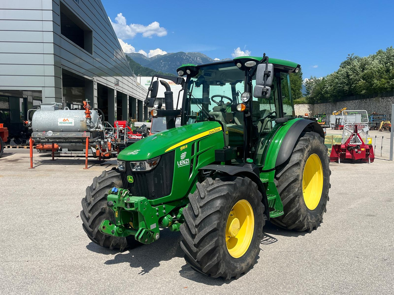 JOHN DEERE 5115R - Traktors: foto 2 JOHN DEERE 5115R - Traktors: foto 2