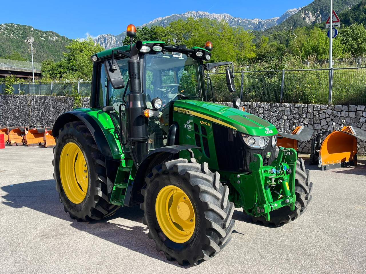 JOHN DEERE 6100M - Traktors: foto 4 JOHN DEERE 6100M - Traktors: foto 4