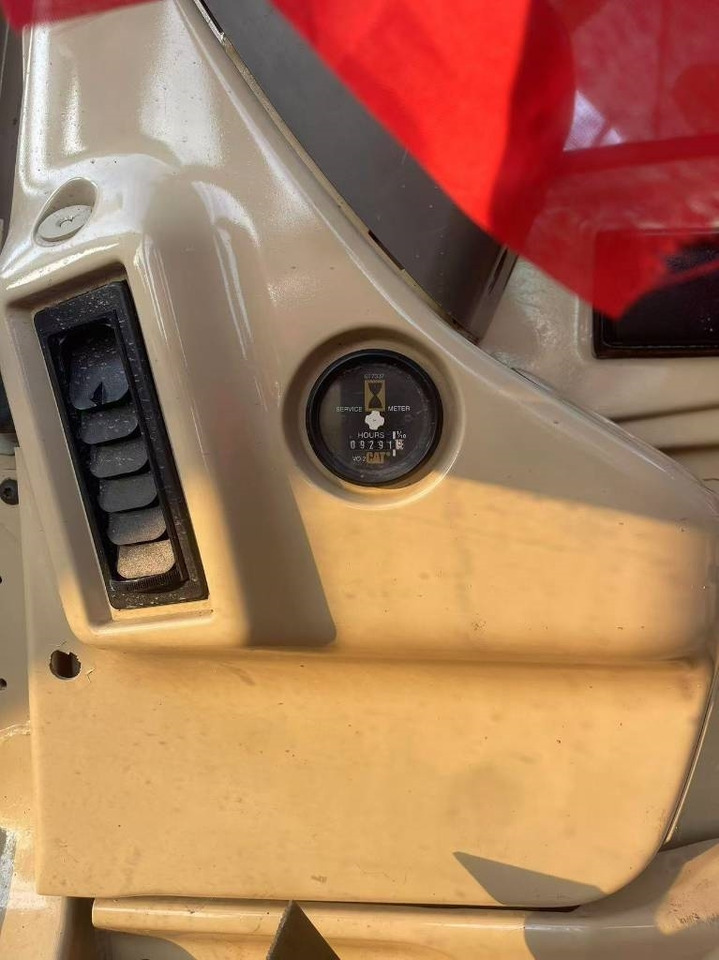 CAT 320 B - Kāpurķēžu ekskavators: foto 5 CAT 320 B - Kāpurķēžu ekskavators: foto 5