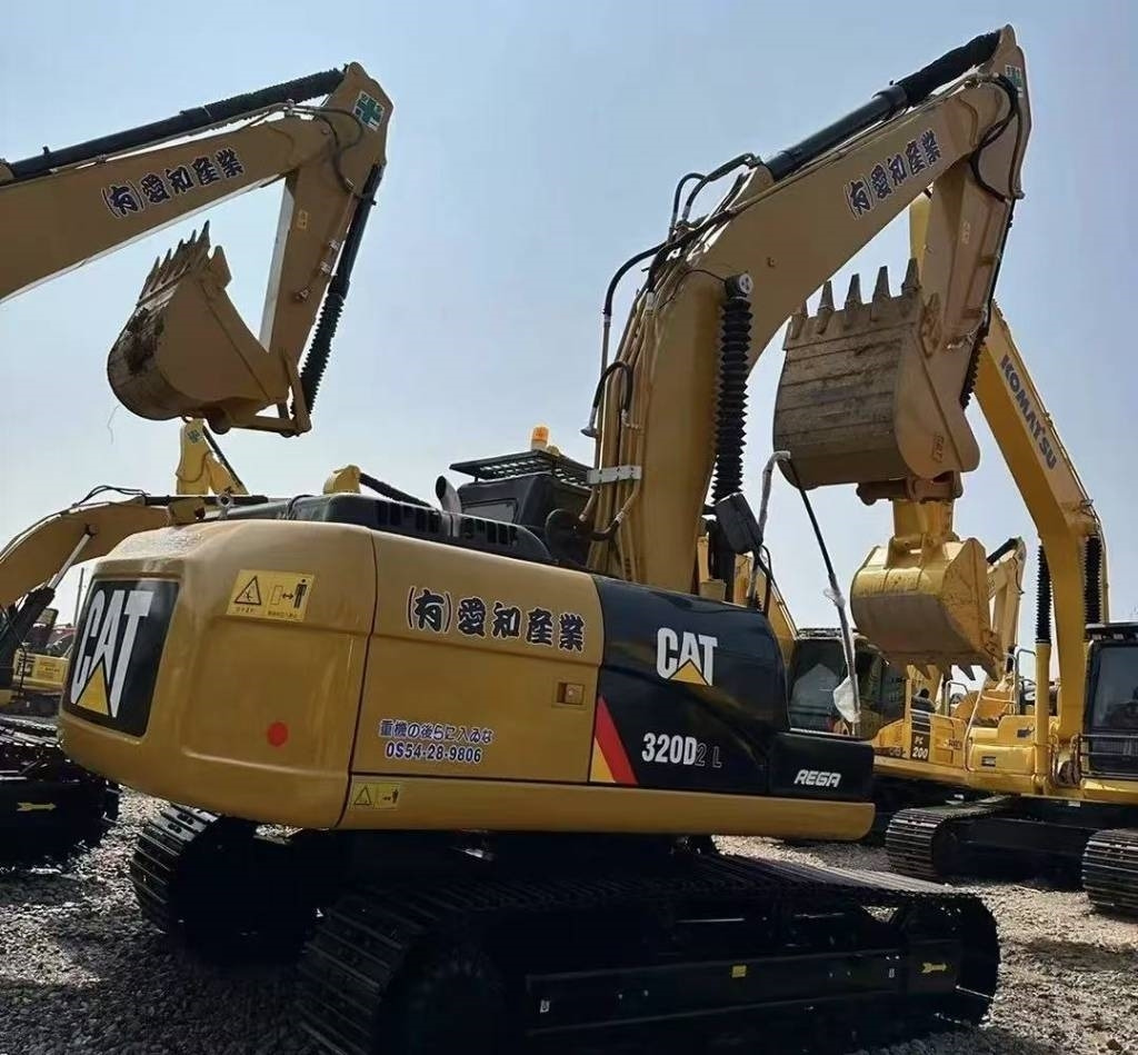 CAT 320 D - Kāpurķēžu ekskavators: foto 1 CAT 320 D - Kāpurķēžu ekskavators: foto 1
