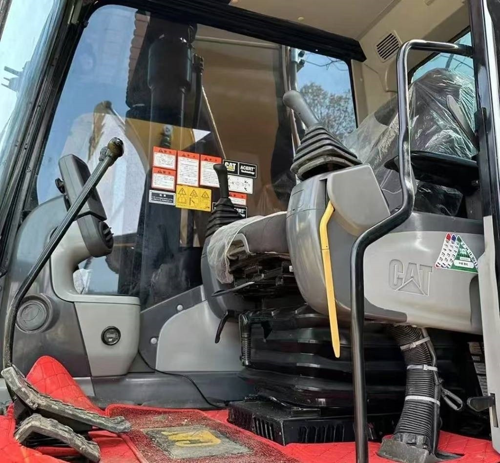 CAT 320 D - Kāpurķēžu ekskavators: foto 2 CAT 320 D - Kāpurķēžu ekskavators: foto 2