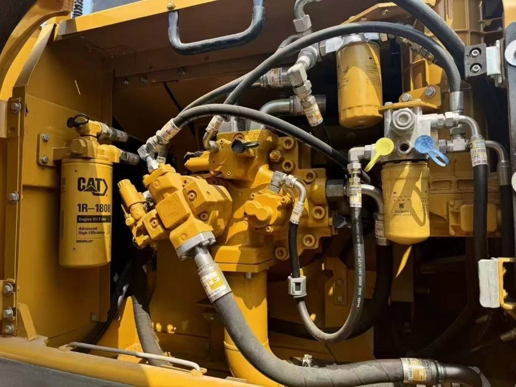 CAT 330 D L - Kāpurķēžu ekskavators: foto 4 CAT 330 D L - Kāpurķēžu ekskavators: foto 4
