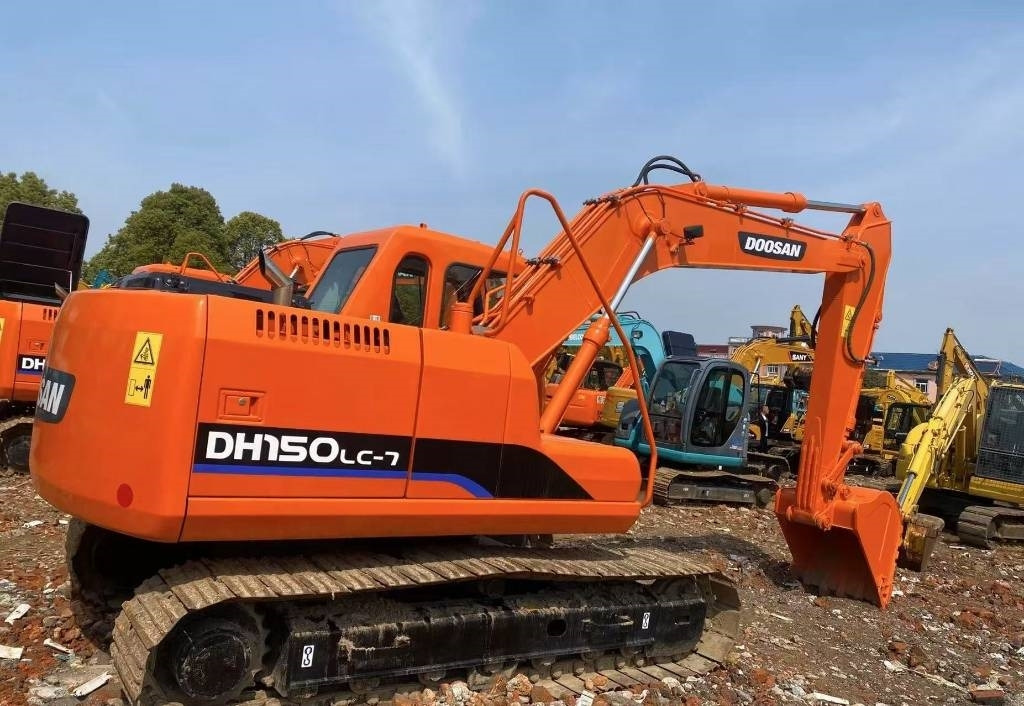 Doosan 150 - Kāpurķēžu ekskavators: foto 1 Doosan 150 - Kāpurķēžu ekskavators: foto 1