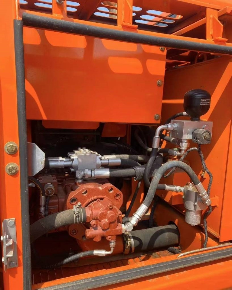 Doosan 150 - Kāpurķēžu ekskavators: foto 3 Doosan 150 - Kāpurķēžu ekskavators: foto 3
