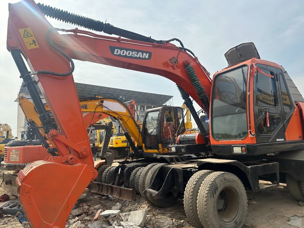 Doosan 150 W-7 - Riteņu ekskavators: foto 5 Doosan 150 W-7 - Riteņu ekskavators: foto 5