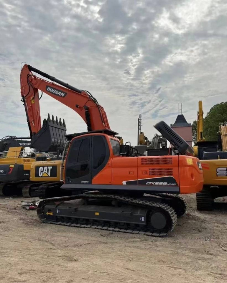 Doosan 225 DX - Kāpurķēžu ekskavators: foto 1 Doosan 225 DX - Kāpurķēžu ekskavators: foto 1