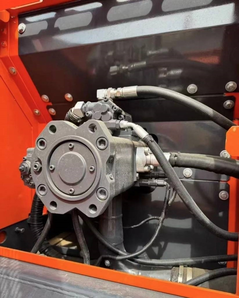Doosan 225 DX - Kāpurķēžu ekskavators: foto 2 Doosan 225 DX - Kāpurķēžu ekskavators: foto 2