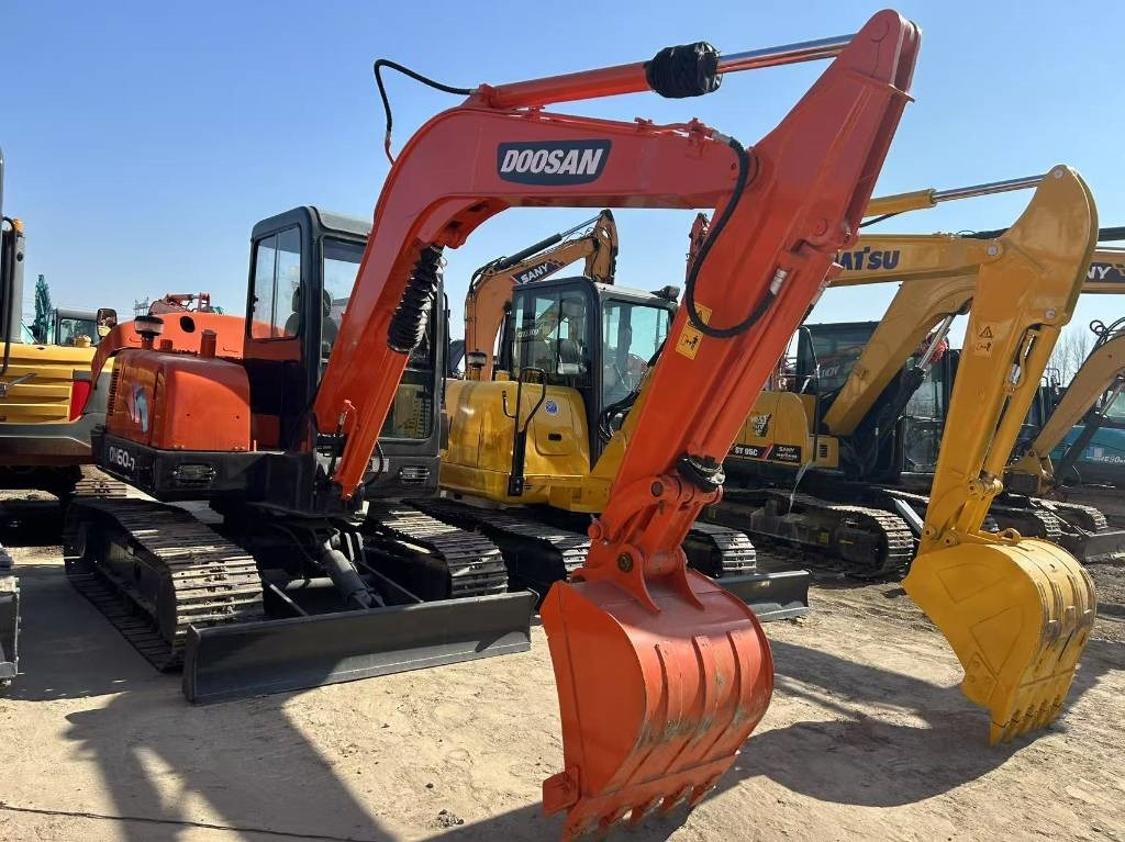 Doosan DH 55 - Mini-ekskavators: foto 1 Doosan DH 55 - Mini-ekskavators: foto 1