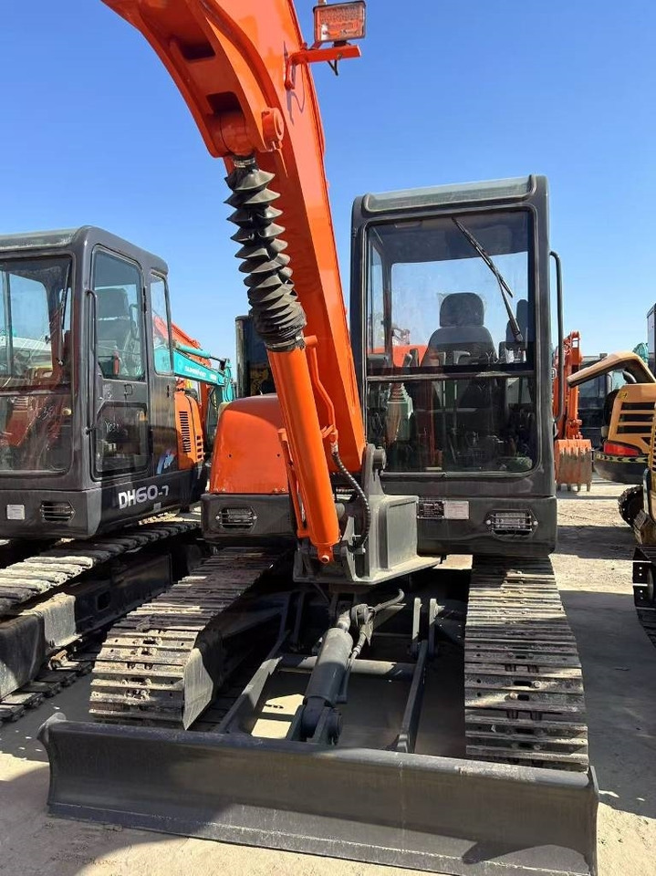 Doosan DH 55 - Mini-ekskavators: foto 3 Doosan DH 55 - Mini-ekskavators: foto 3