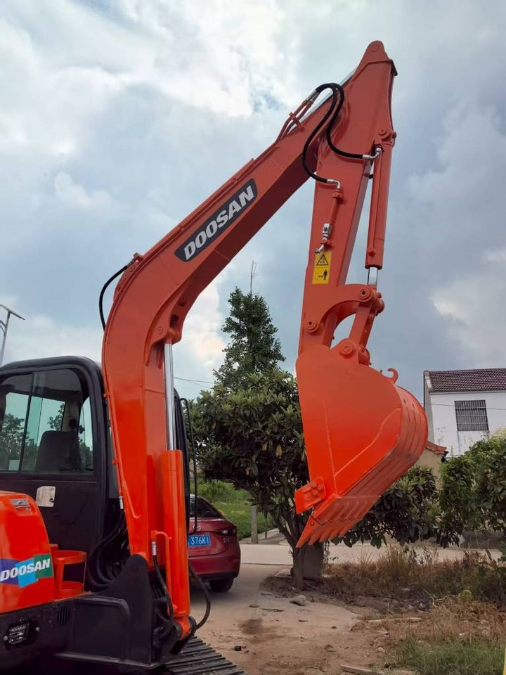 Doosan DH 60 - Mini-ekskavators: foto 3 Doosan DH 60 - Mini-ekskavators: foto 3