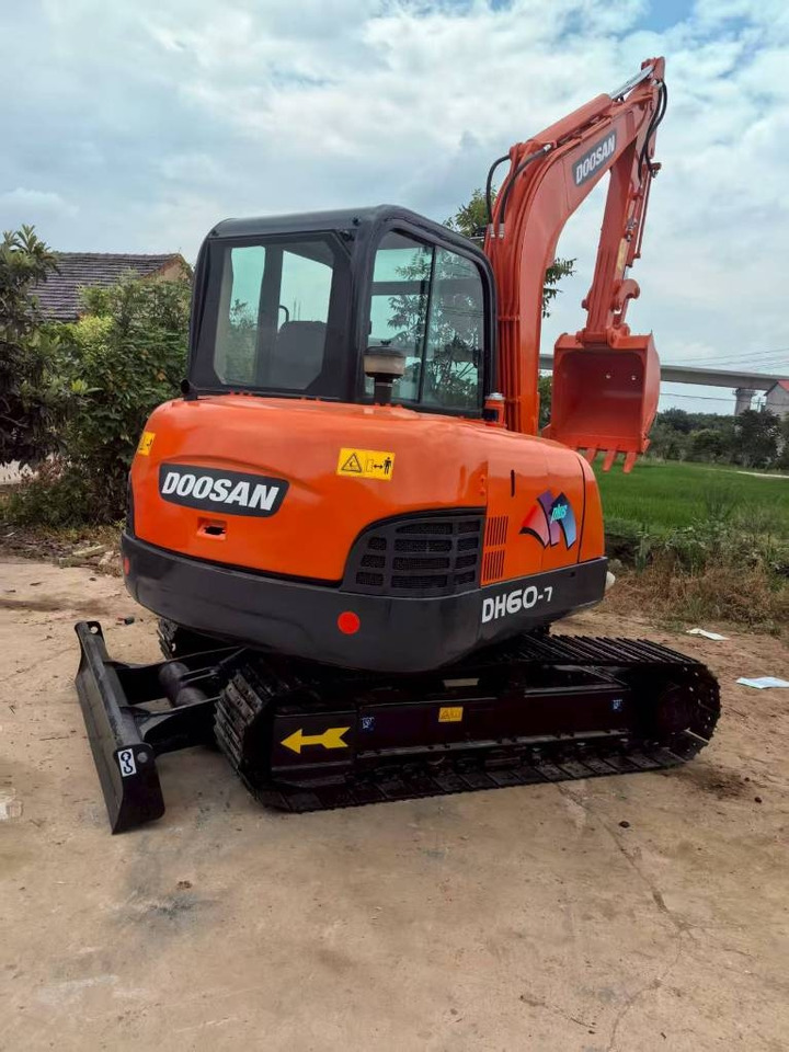 Doosan DH 60 - Mini-ekskavators: foto 1 Doosan DH 60 - Mini-ekskavators: foto 1