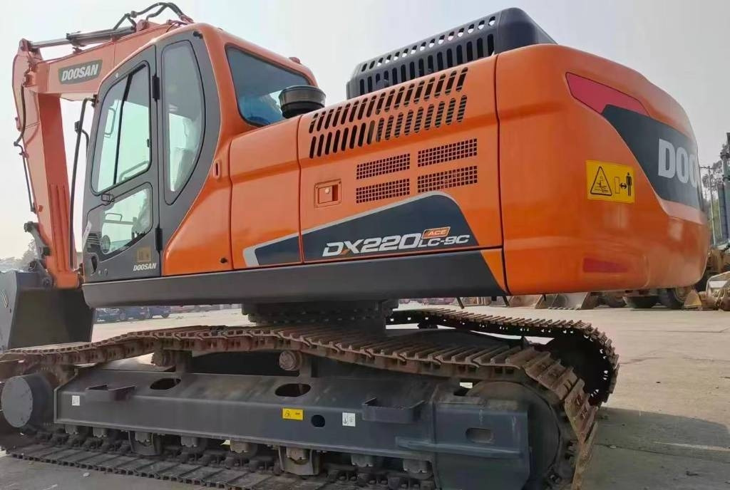 Doosan DX 220 - Kāpurķēžu ekskavators: foto 1 Doosan DX 220 - Kāpurķēžu ekskavators: foto 1