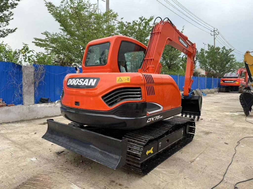 Doosan DX 75 - Kāpurķēžu ekskavators: foto 5 Doosan DX 75 - Kāpurķēžu ekskavators: foto 5
