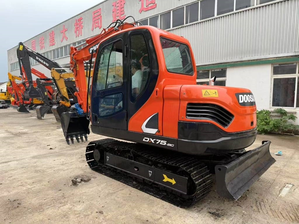 Doosan DX 75 - Kāpurķēžu ekskavators: foto 2 Doosan DX 75 - Kāpurķēžu ekskavators: foto 2
