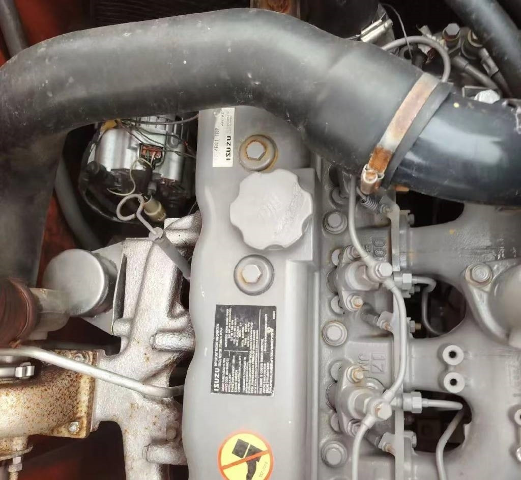 Hitachi 135US - Kāpurķēžu ekskavators: foto 2 Hitachi 135US - Kāpurķēžu ekskavators: foto 2