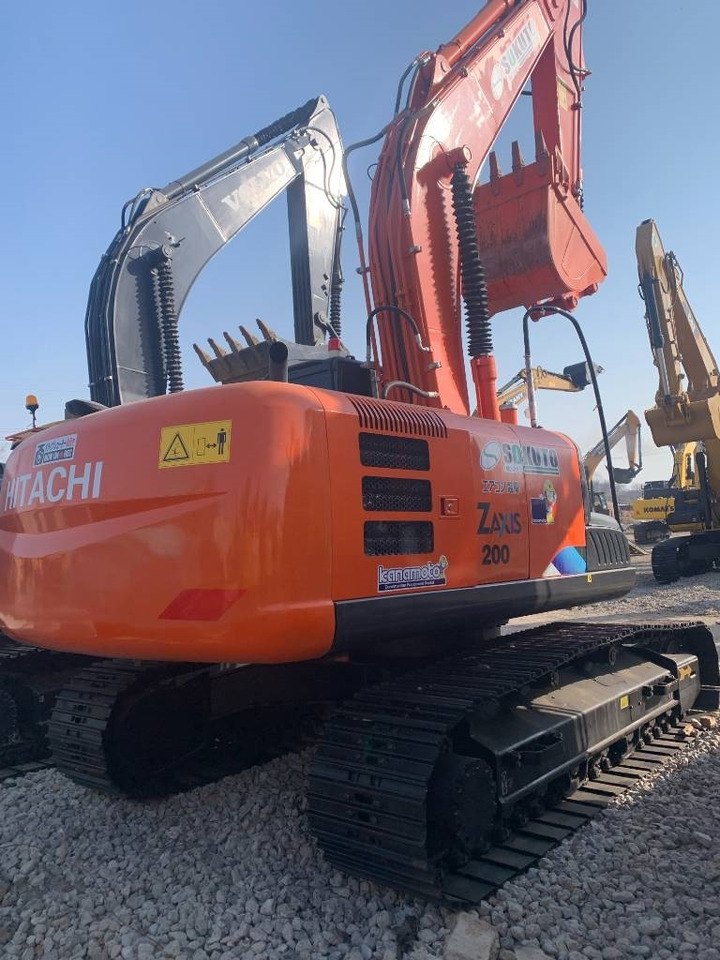 Hitachi 200 - Kāpurķēžu ekskavators: foto 1 Hitachi 200 - Kāpurķēžu ekskavators: foto 1