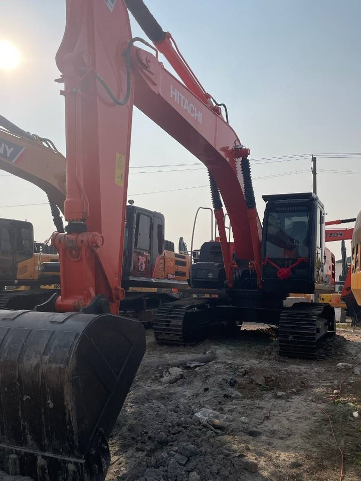 Hitachi 210LC - Kāpurķēžu ekskavators: foto 4 Hitachi 210LC - Kāpurķēžu ekskavators: foto 4