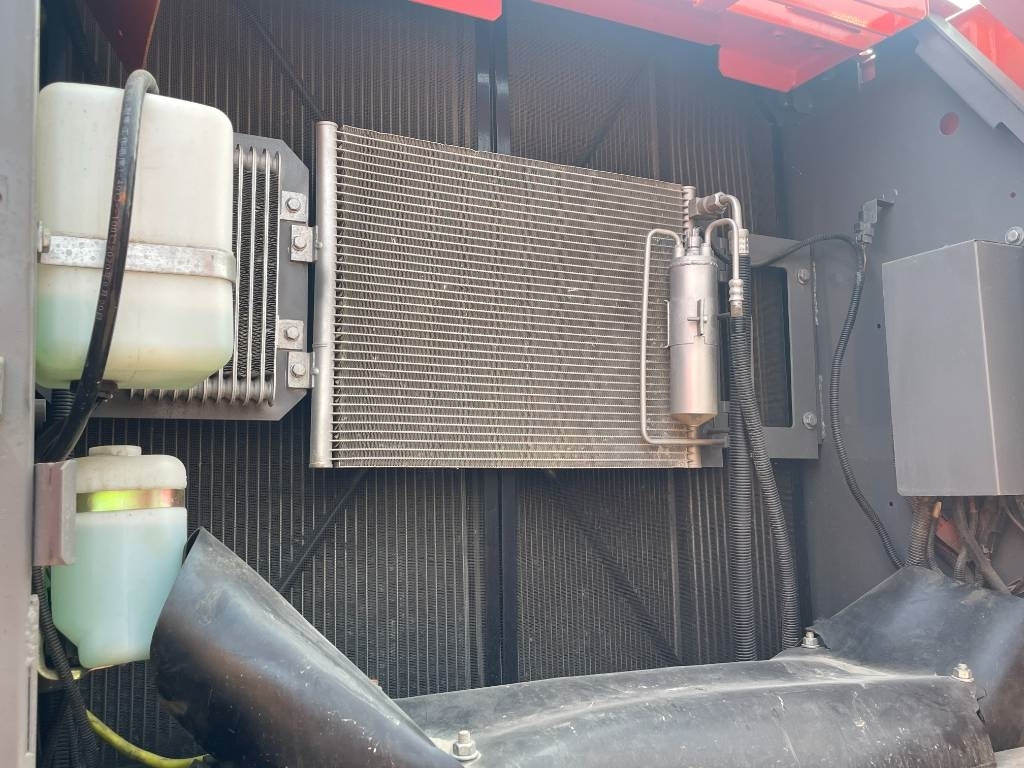 Hitachi 210LC - Kāpurķēžu ekskavators: foto 3 Hitachi 210LC - Kāpurķēžu ekskavators: foto 3