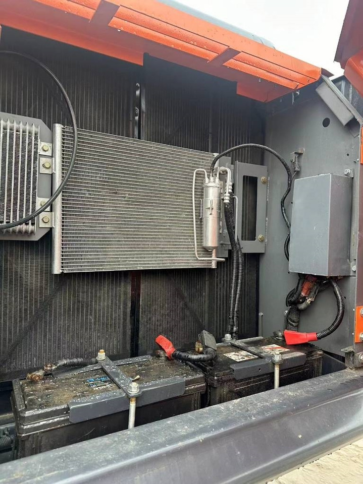 Kāpurķēžu ekskavators Hitachi ZX 240: foto 10