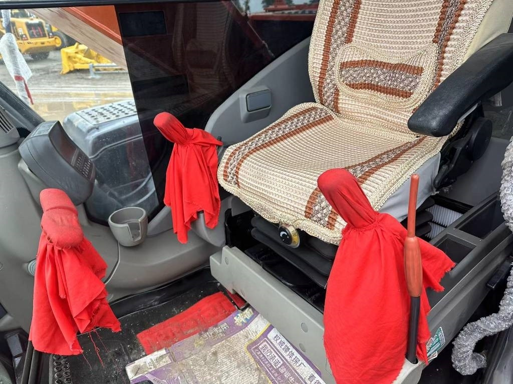 Kāpurķēžu ekskavators Hitachi ZX 240: foto 6